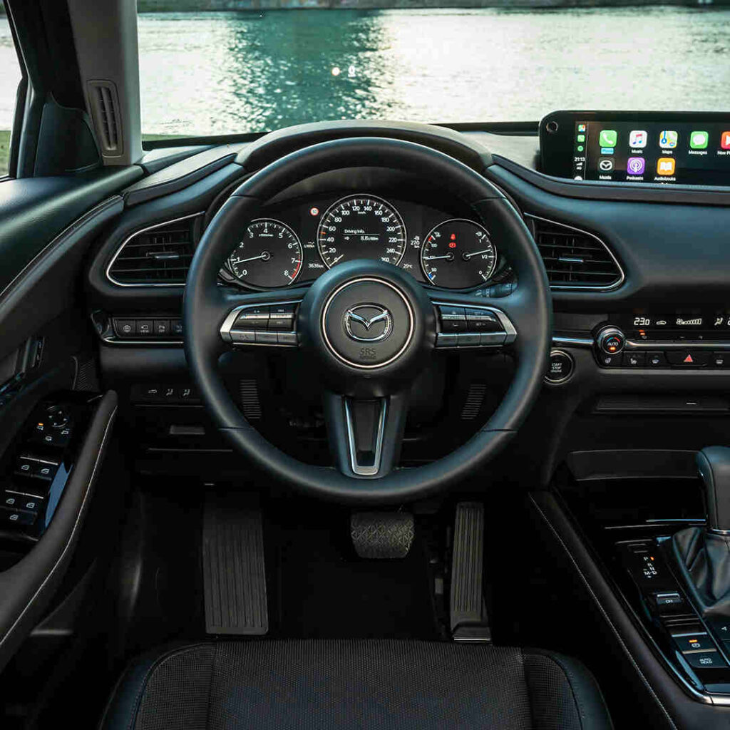 Mazda_CX-30_bequemer_Innenraum_viel_Platz_Innen_Elektroauto_E-Auto_Hybridfahrzeug_foerderung