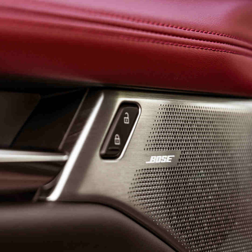 Mazda_Marktoberdorf_Bose_Lautsprecher_Elektroauto_Hybridauto_E_Auto_E-Fahrzeug_Hybrid-Fahrzeug